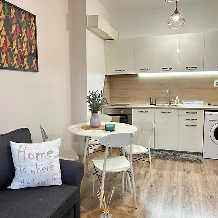 Sunlight - Free Private Parking -