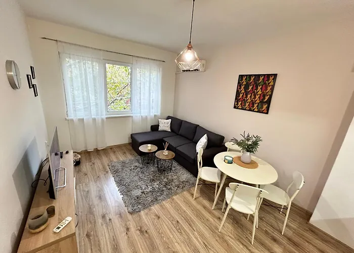 Апартамент Sunlight - Free Private Parking - *